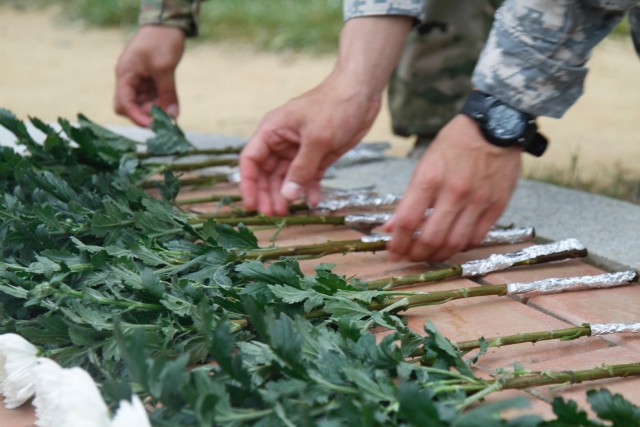 Soldiers, Korean veterans pay respect to fallen brothers in arms