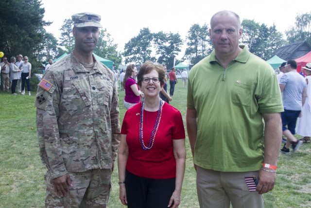 Soldiers celebrate with Latvians at U.S. Independence Day picnic