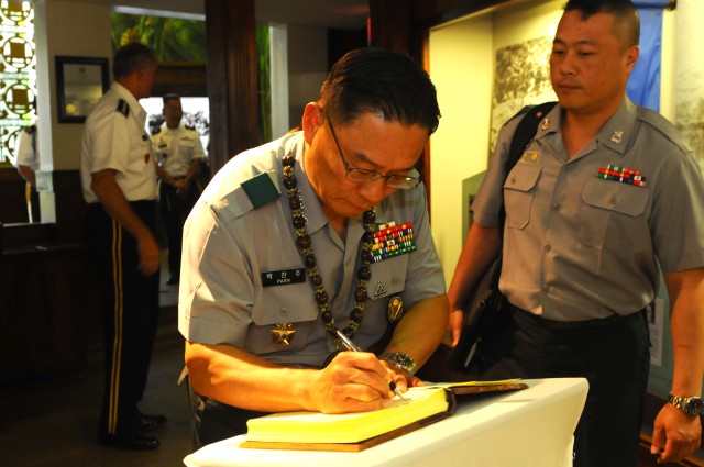 Commanding Generals of USARPAC and 2nd OC ROKA meet