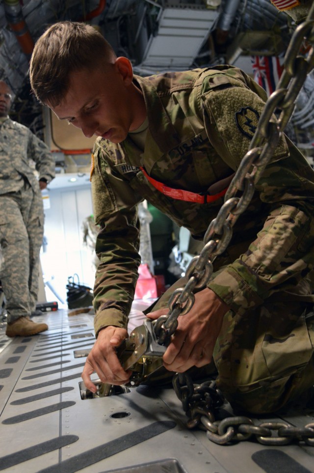 'Never Broken' trains, loads artillery with Air Force counterparts