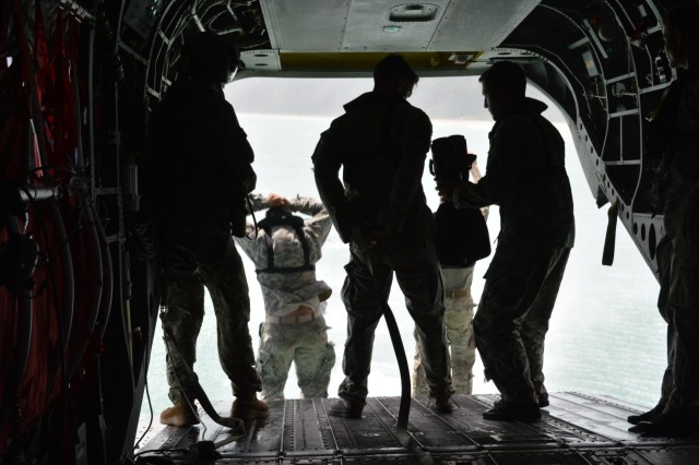 'Raiders' hone skills with helocast into Pacific