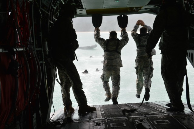 'Raiders' hone skills with helocast into Pacific