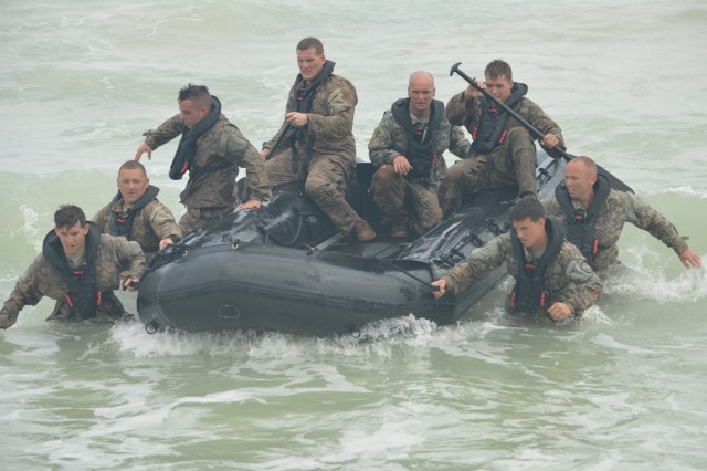 'Raiders' hone skills with helocast into Pacific