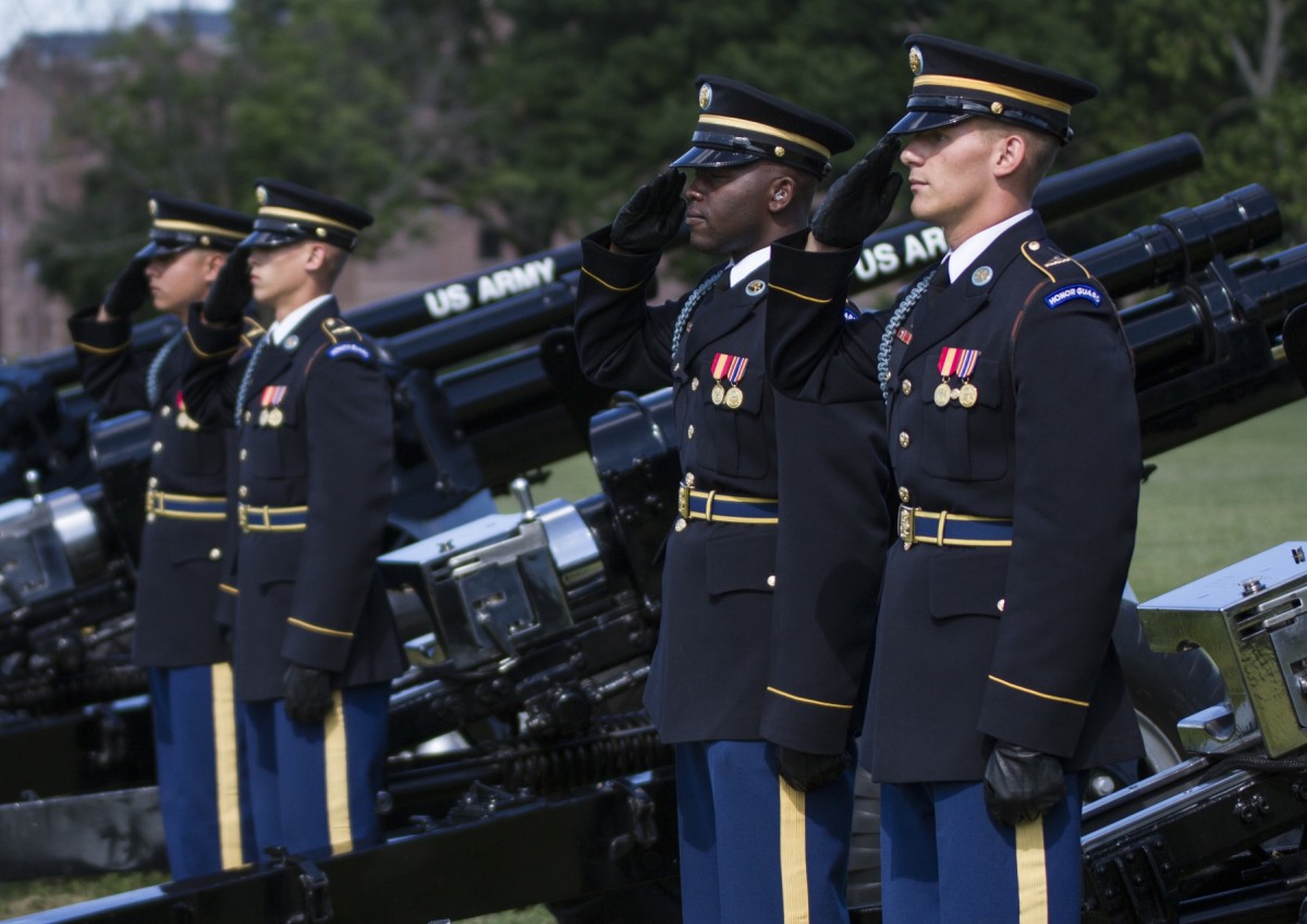 largest-military-police-command-bids-farewell-to-commanding-general