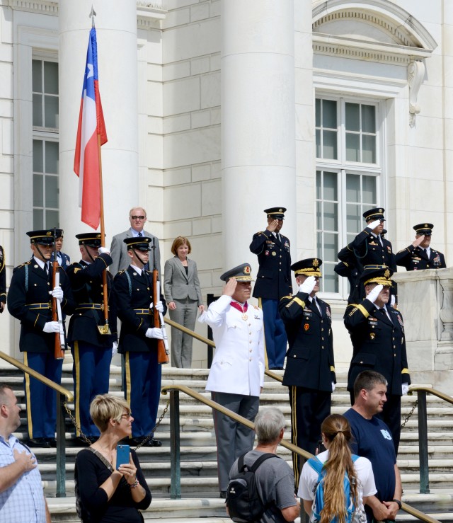 Chilean Commander-in-Chief honors American heroes