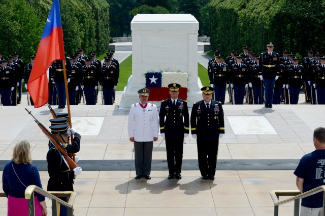 Chilean Commander-in-Chief honors American heroes