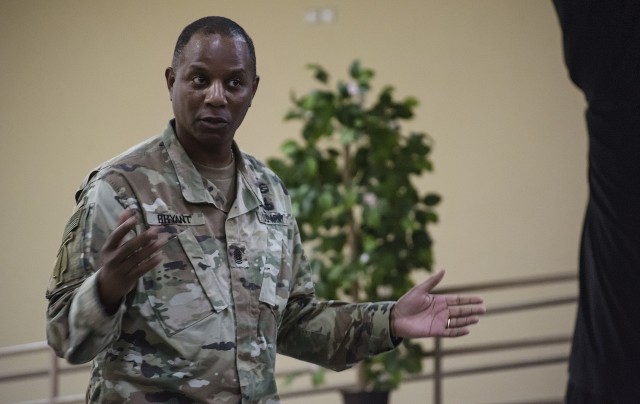 ASC's top enlisted man speaks with 401st AFSB Soldiers