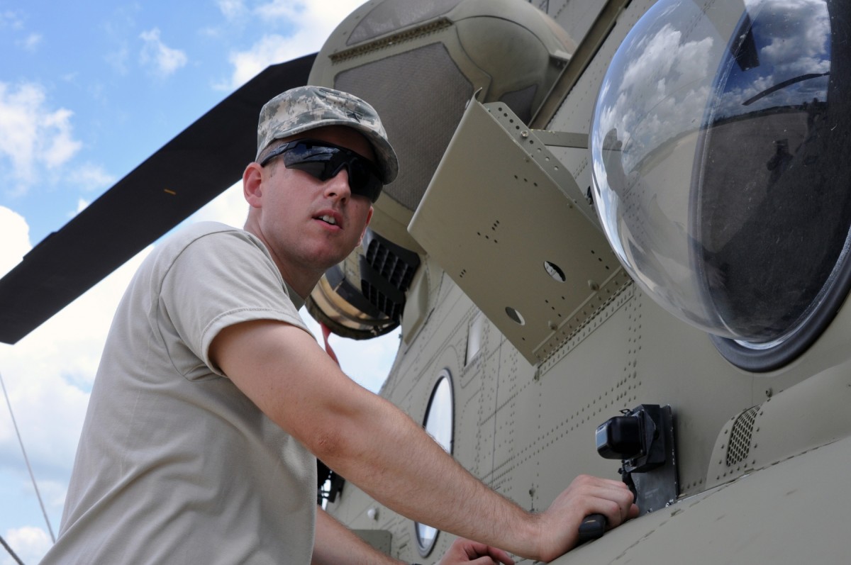 National Guard 'Chinook' aviators prepare for Afghanistan Deployment ...