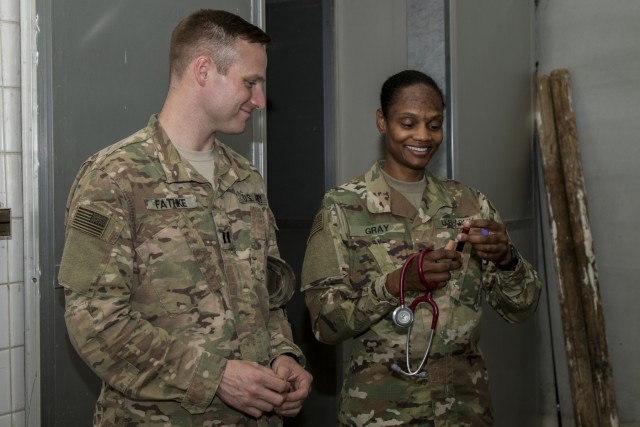 Camp Arifjan and Kuwaiti veterinarians collaborate