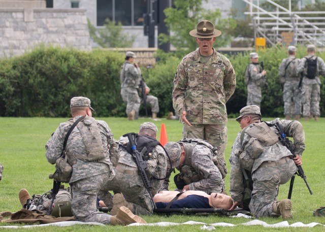 Drill Sergeants Mentor Cadets For The First Time Form Bonds Article