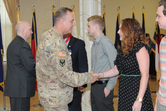 Senior Executive Service leader retires