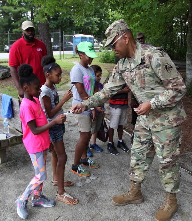Commander and youth talk safety, recreation at Lake Lanier