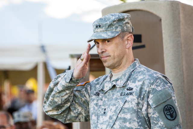 USAMRMC Bids Commander Farewell