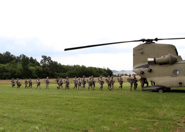 Paratroopers reinforce bonds during IJW2016