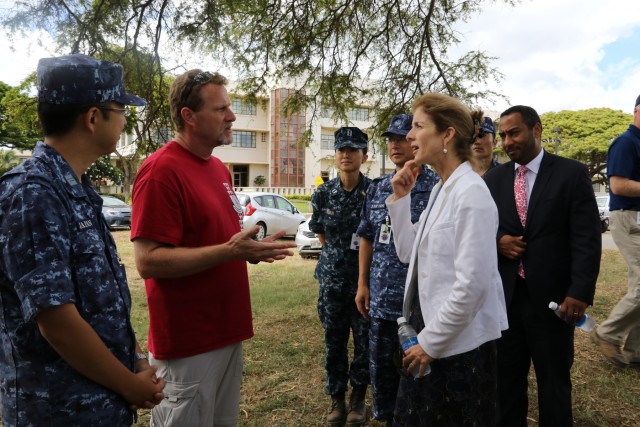 RHC-P leader briefs U.S. Ambassador to Japan on HA/DR exercise