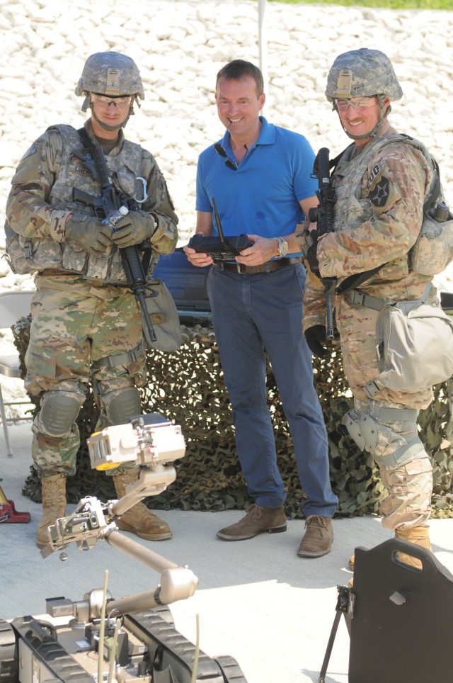 Army's only combined division demonstrates "Fight Tonight" capabilities for SecArmy