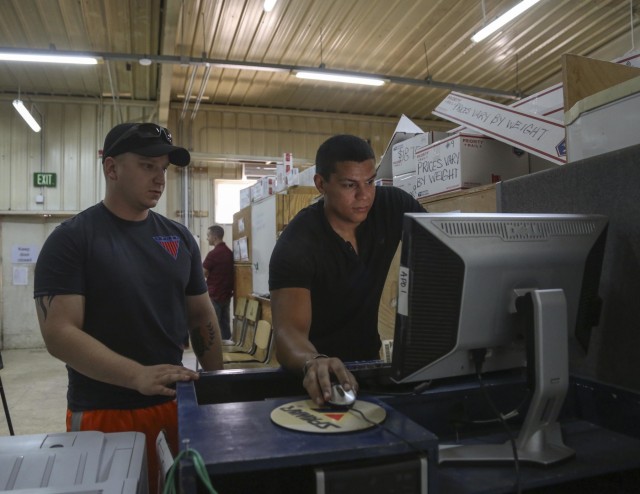 Postal Soldier helps service member mail a package