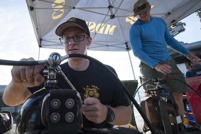 Army Soldiers dive depths of RIMPAC with joint partners