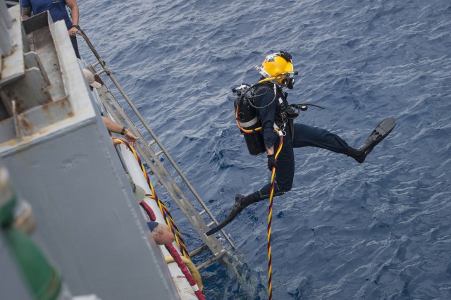 Army Soldiers dive depths of RIMPAC with joint partners