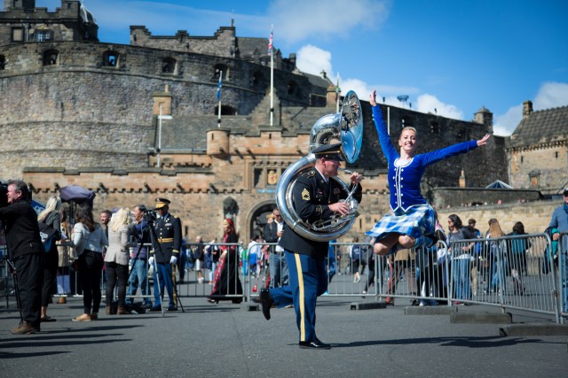 Army Europe Band wows crowds at Scotland's Edinburgh Tattoo