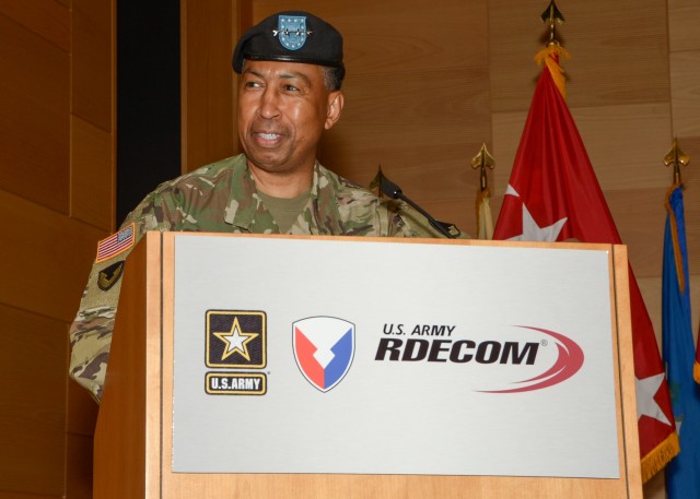 New commander arrives at RDECOM