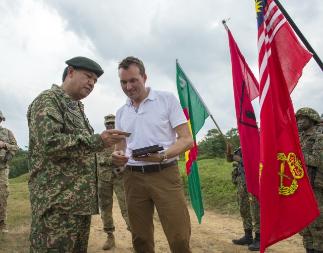 Secretary of the Army Eric Fanning meets with Malaysian Lt. Gen. Hasbullah