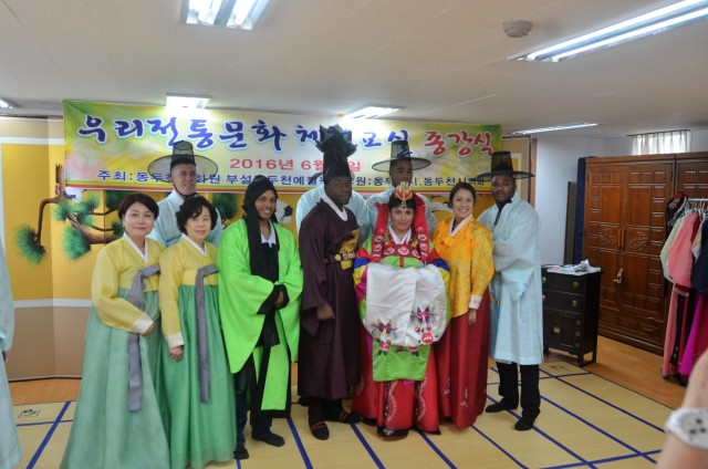 Donning Hanboks
