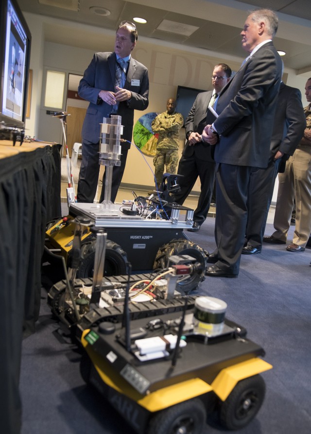 DOD's top acquisition official meets with Army researchers