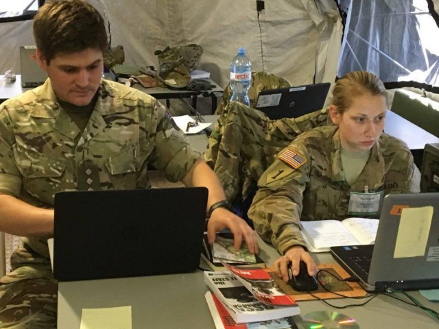 212th CSH integrates with UK's 2nd MED BDE Officers during Anakonda 16