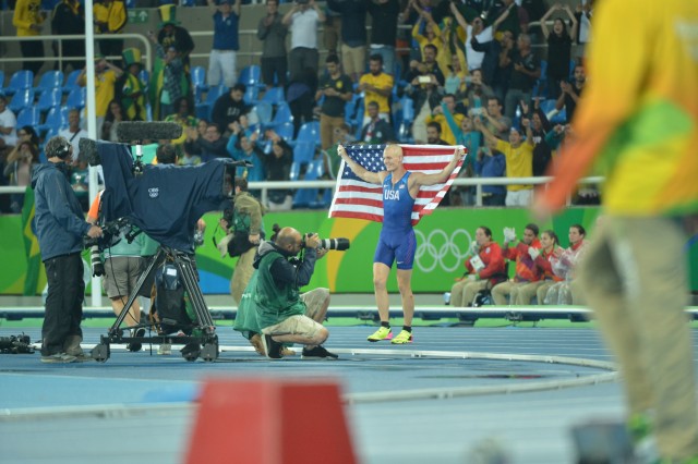 2nd Lt. Sam Kendricks wins pole vault bronze at Rio Olympic Games