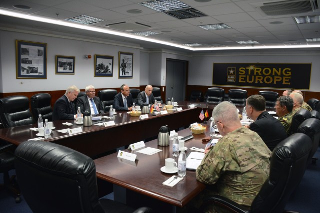 Hessian state leaders visit U.S. Army Europe headquarters