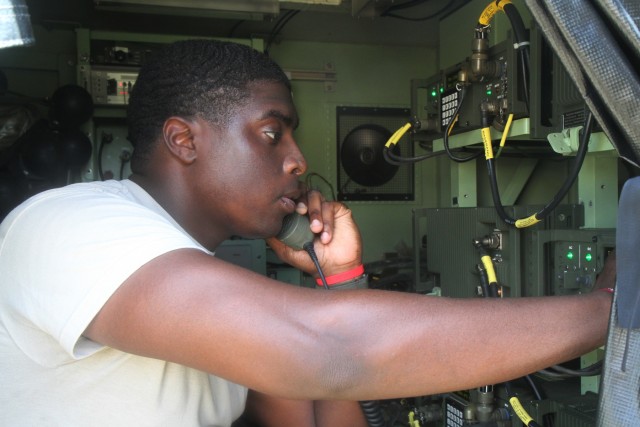 Signal Soldiers upgrade tech during brigade COMMEX