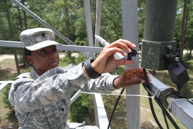 Signal Soldiers upgrade tech during brigade COMMEX