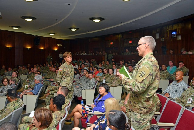 The Army Surgeon General visits TAMC