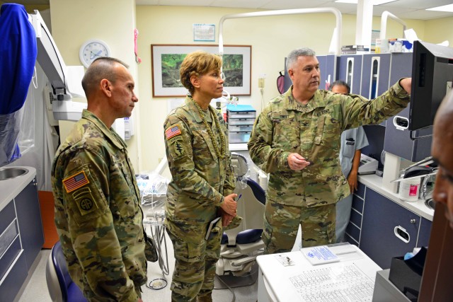 The Army Surgeon General visits TAMC