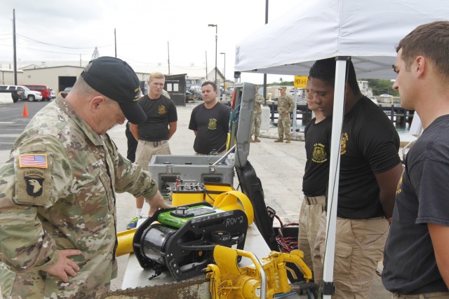 Army Chief of Staff tours Army Watercraft; views EOD and Dive capabilities