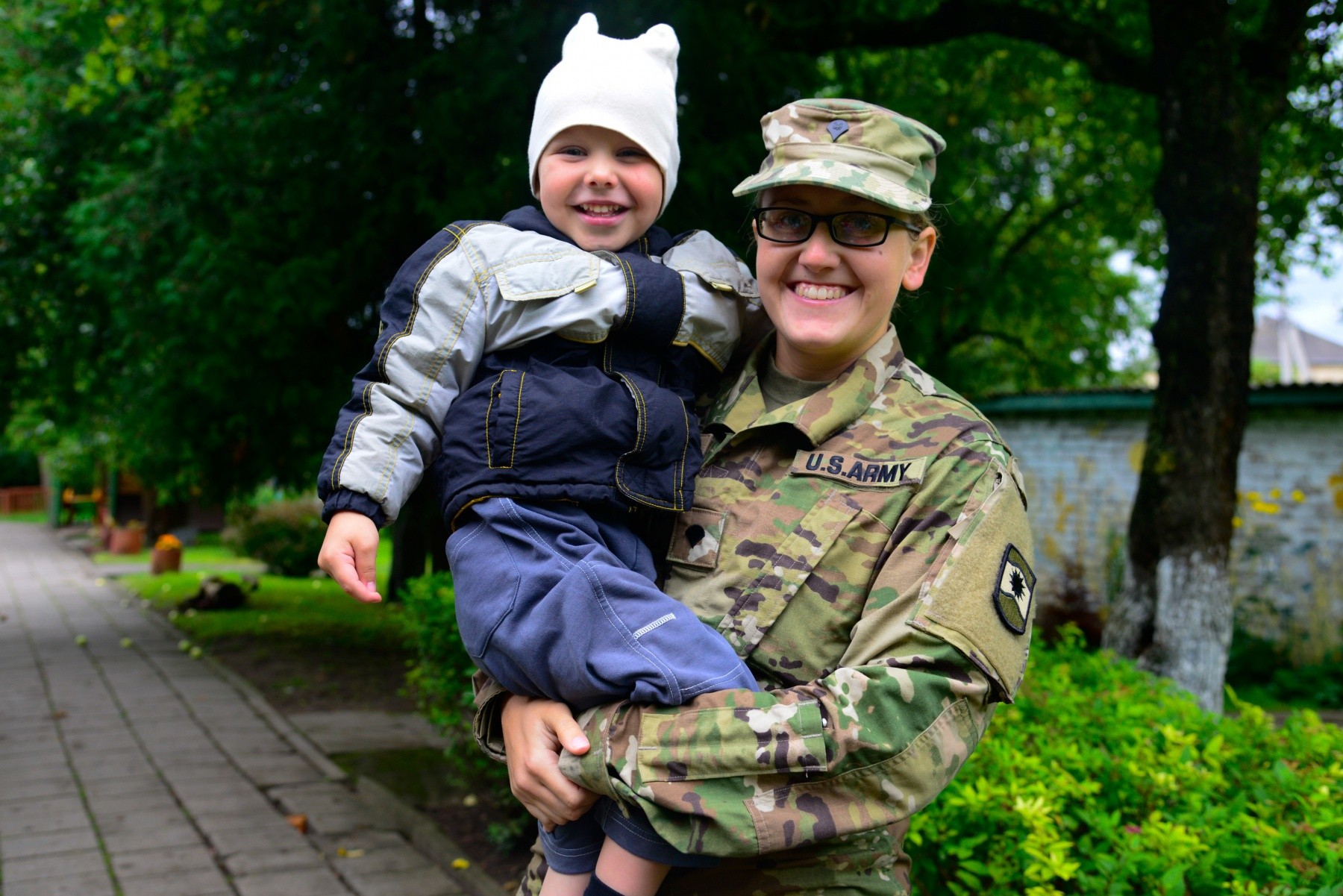 Building a fence brings community, military together in Lithuania ...