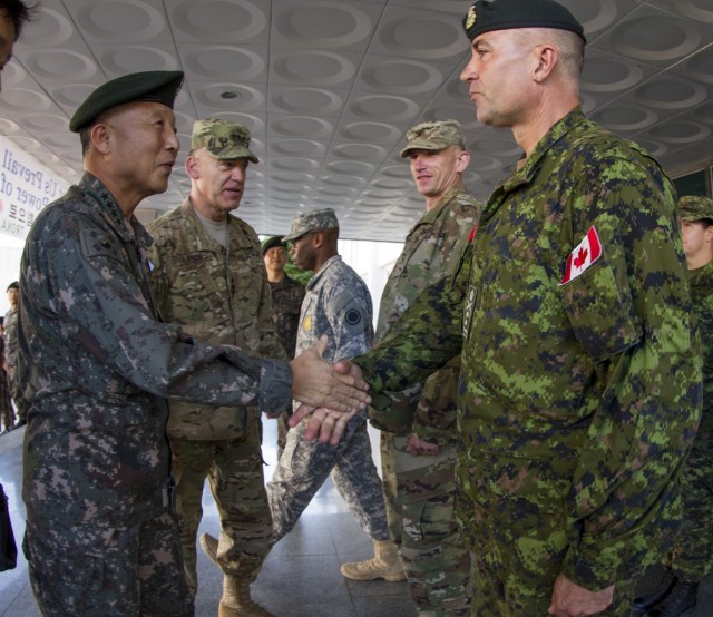 Ki-Hak Eom greets Gen. Omer Lavoie