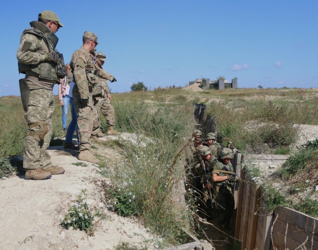 6&#173;-8 Cav Soldiers share battle drill proficiency with Ukrainians