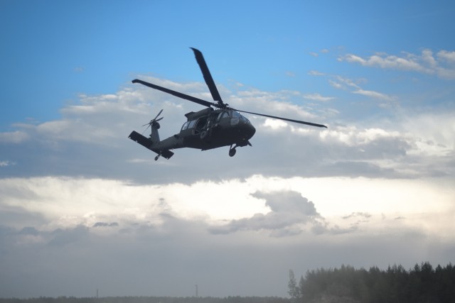 3/69 Armor Soldiers leverage Black Hawks during Eastern European live fire training