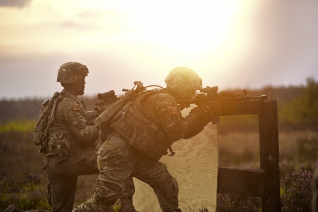 3/69 Armor Soldiers leverage Black Hawks during Eastern European live fire training