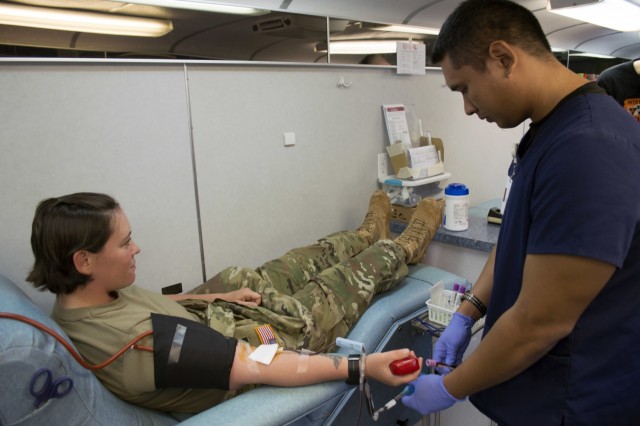 'Mustangs' donate lifesaving blood to Wahiawa community