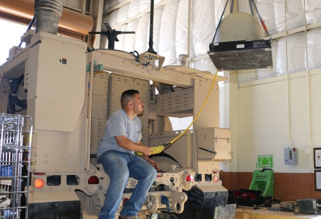 Army prepares networked vehicles for new Army Warfighting Assessment