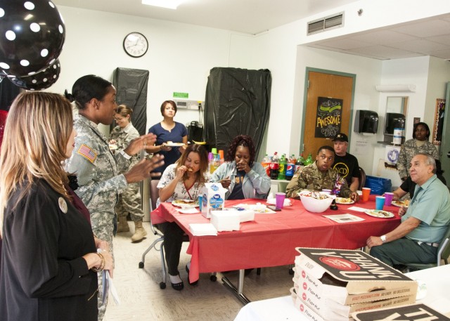 WBAMC Surgical Nurses show appreciation to staff