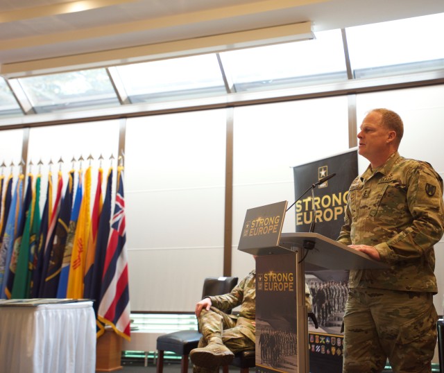 Gamble speaks at 2016 CLEA Award ceremony