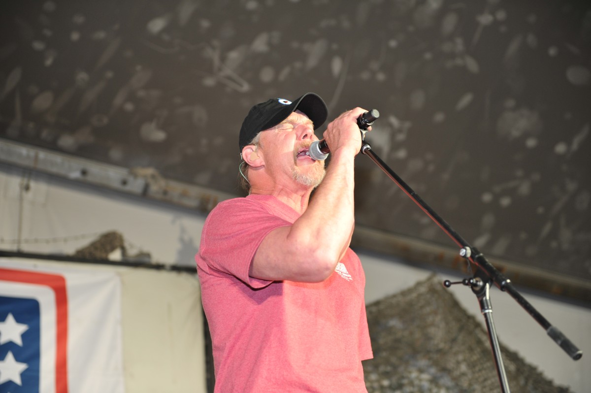 Singer Trace Adkins big fan of veterans, wounded warriors Article