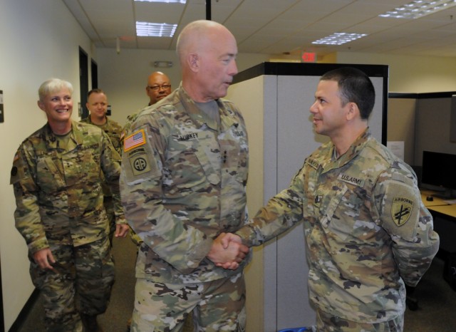 Army Reserve commanding general visits ARMEDCOM during his battlefield circulation