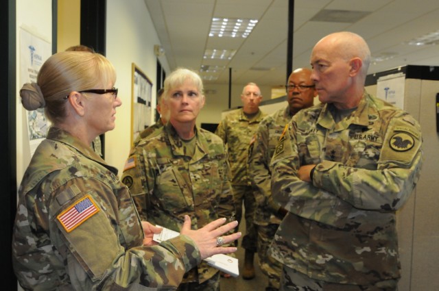 Army Reserve commanding general visits ARMEDCOM during his battlefield circulation