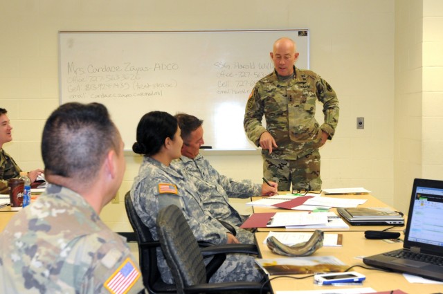 Army Reserve commanding general visits ARMEDCOM during his battlefield circulation