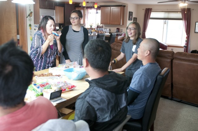 Washington family offers taste of America to Japanese service members